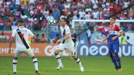 Na reestreia de Anderson Martins, Vasco joga mal e perde para o Bahia. Veja a seguir imagens da partida