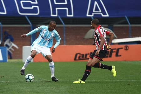 Willians em ação contra o São Paulo