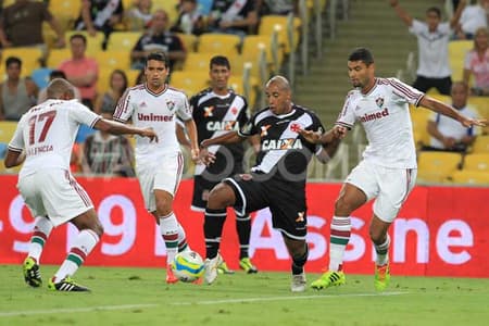 Fluminense e Vasco farão neste sábado mais um polêmico capítulo de confrontos no Maracanã. Desde a reabertura do estádio, em 2013, a rivalidade ficou ainda mais acirrada pela queda de braço quanto ao lado em que cada torcida tem de se posicionar no estádio.