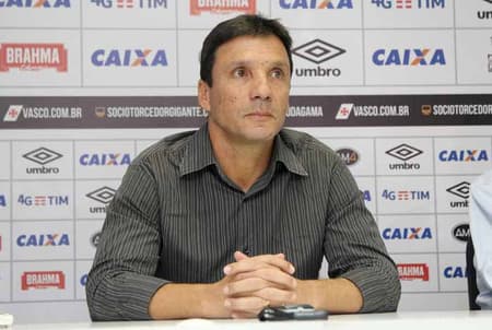 Zé Ricardo chega ao Vasco para assumir lugar deixado por Milton Mendes. Ele esteve sábado no Maracanã e acompanhou a vitória cruz-maltina sobre o Fluminense, onde fez as primeiras observações sobre quem poderá ser aproveitado por ele na disputa das competições.