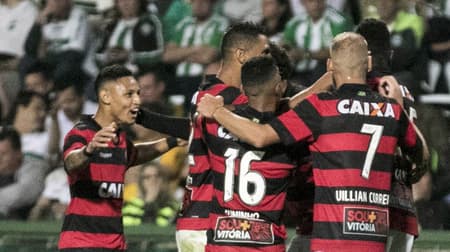 Com gol de Kanu, Vitória derrota o Coritiba por 1 a 0 no Couto Pereira