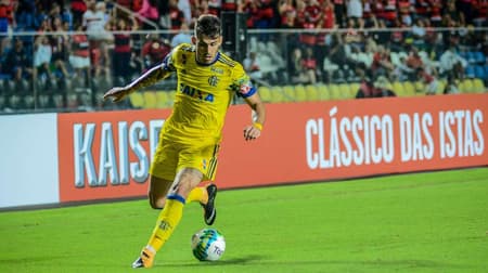 Vizeu em ação contra o Paraná. Ele saiu lesionado
