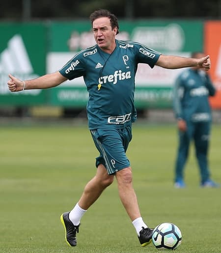 Cuca durante o treino de quinta-feira: ele manteve a formação do Choque-Rei