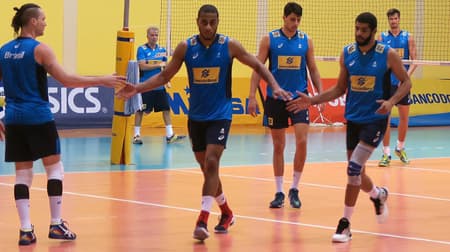Bernardinho ao fundo