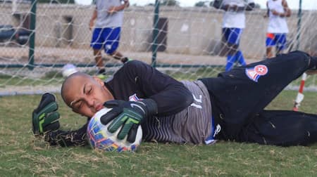Diego Andrade, goleiro e cantor