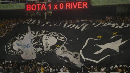 Torcida alvinegra teve música nova em 2007