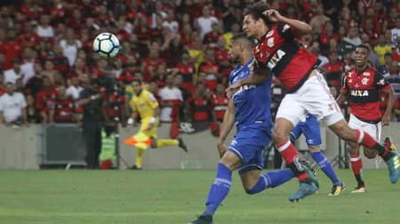 Jogo de ida da decisão - Flamengo 1 x 1 Cruzeiro - 7/9/2017 - Maracanã