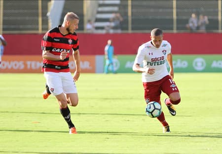 Vitória e Fluminense empataram por 2 a 2. Veja uam galeria de fotos do jogo, a seguir