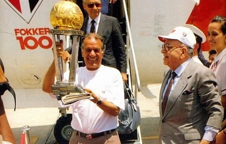 Telê Santana era o técnico do São Paulo e conquistava o mundo