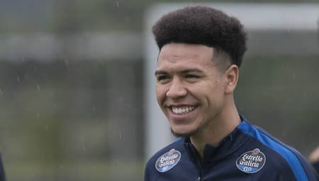 Em 30 jogos no ano, participação em nove gols