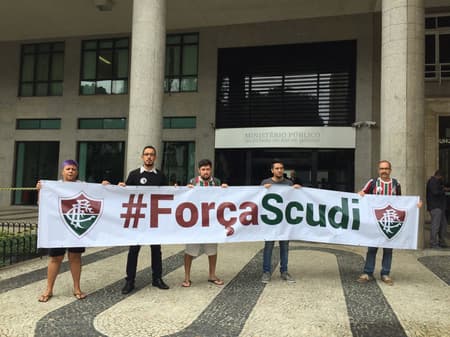 Integrantes da 'Bravo 52' protestaram no Ministério Público para que agressores não sejam soltos