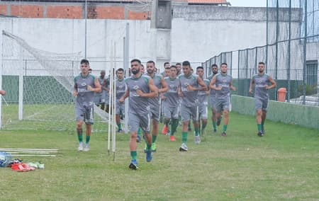 Cabofriense começa a preparação para 2018 (Foto: Léo Borges)