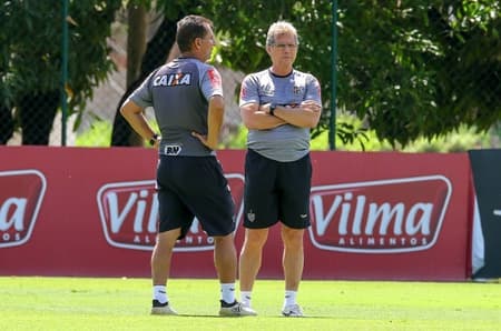 Oswaldo de Oliveira indica substituto de Marcos Rocha para duelo decisivo contra o Grêmio