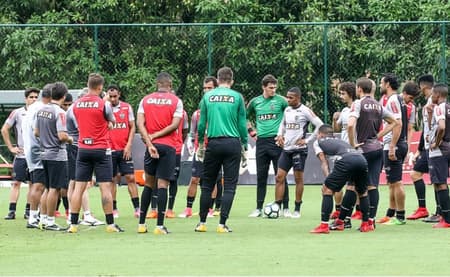 Com virose, Yago desfalca Atlético-MG contra o Grêmio