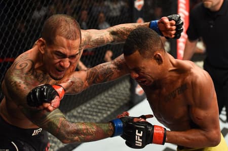 Yancy Medeiros e Alex Cowboy travaram uma guerra no UFC 218
