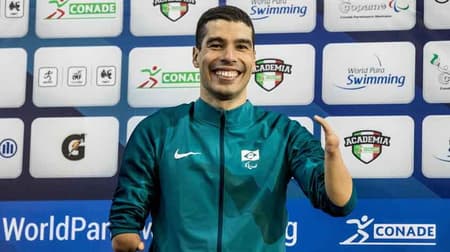 Daniel Dias cumpre “meta” de medalhas dos filhos no Mundial de Natação e se emociona