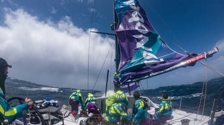 Barco de Martine Grael tem problema nos mares do sul