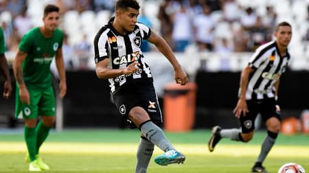 Brenner tem três gols em quatro jogos no ano