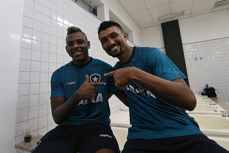 Kieza ao lado de Marcos Vinicius&nbsp;