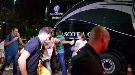 Martin Silva foi o mais festejado no desembarque do Vasco no Rio de Janeiro