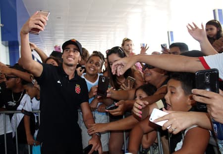 Vasco é recebido com festa