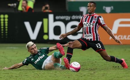 Victor Luis foi eleito por Roger como símbolo do espírito da equipe no clássico contra o São Paulo