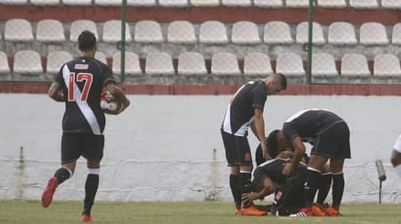 O Vasco deu um passo importante para garantir uma vaga na semifinal da Taça Rio. Neste sábado, o Cruz-Maltino venceu o Madureira por 3 a 1, em Moça Bonita, e encaminhou sua classificação. Evander, Andrés Rios e Rildo marcaram os gols. Confira, a seguir, as notas do LANCE! (Notas por Vinicius Faustini - faustini@lancenet.com.br)
