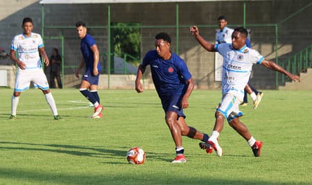 Vasco fez jogo-treino 'remendado' contra o Resende E.C.