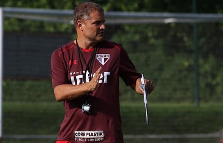 Uruguaio deve montar equipe sem grandes alterações para o jogo contra o São Caetano