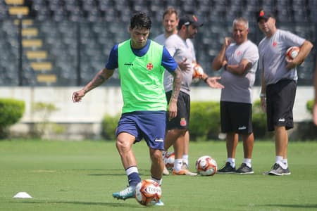Giovanni Augusto durante treino em São Januário