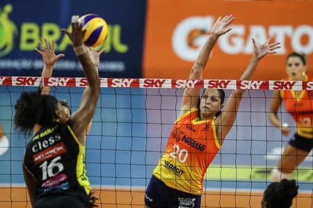 Duelo entre Dentil/Praia Clube e Vôlei Nestlé