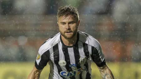 O Santos lutou e venceu o Palmeiras por 2 a 1, no tempo normal, mesmo com o Pacaembu apenas com palmeirenses. Mas acabou caindo nos pênaltis. Autor do primeiro tempo da equipe, Eduardo Sasha foi melhor santista em campo. Além do gol, foi muito participativo e sintetizou bem o espírito de luta da equipe (notas por Ana Canhedo) - FOTO: Miguel Schincariol