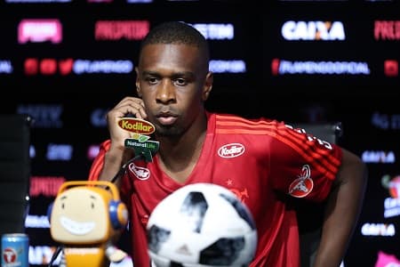 Juan em entrevista no Flamengo