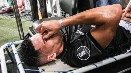 Paulinho saiu machucado de campo nesta quarta-feira. Confira a seguir outras imagens de Cruzeiro x Vasco