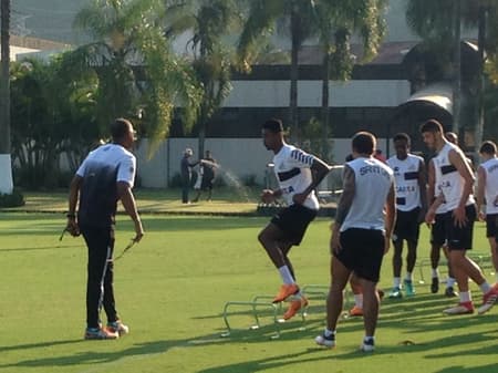 Bruno Henrique voltou a treinar com o elenco do Santos nesta sexta-feira, no CT Rei Pelé