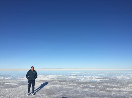 Vinicius Eutrópio tirou foto no deserto no sal na volta após a vitória sobre o Nacional Potosí&nbsp;