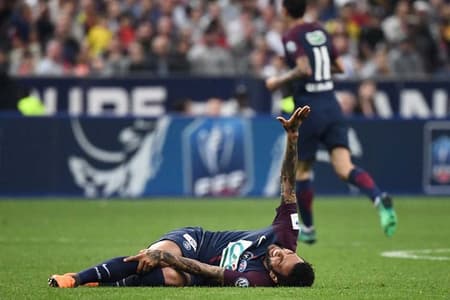 Daniel Alves (PSG) - O PSG conquistou o seu 12º título da Copa da França na terça-feira, ao vencer o Les Herbiers, por 2 a 0, com gols de Cavani e Lo Celso. O título foi o 38º conquistado pelo lateral brasileiro Dani Alves
