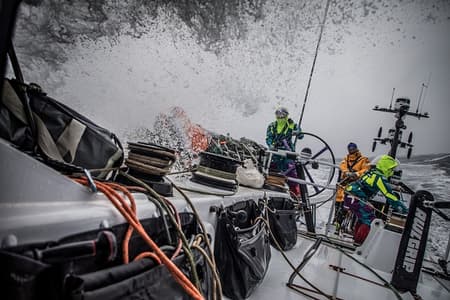 AkzoNobel, da brasileira Martine Grael, fez 585 milhas náuticas em 24 horas (Foto: Konrad Frost/Volvo Ocean Race)