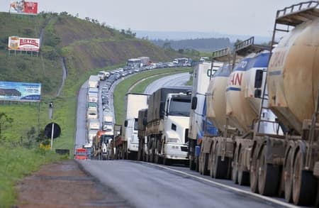 Greve de caminhoneiros (Foto: Agência Brasil)