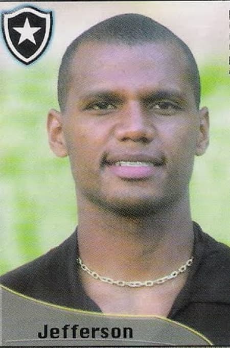 2003 (2 jogos) -&nbsp;O ano em que vestiu preto e branco pela primeira vez e que, apesar do momento difícil que o clube atravessava, pôde ajudar e começar a sua relação intensa com o Botafogo, se reerguendo junto com o Glorioso. Contratado em março, fez seu primeiro jogo em setembro (empate em 2 a 2 com o São Raimundo)