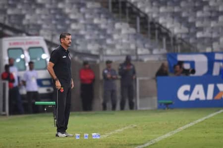 Valdir Bigode foi o técnico do Vasco, de forma interina, no empate com o Cruzeiro. Veja a seguir a galeria LANCE!