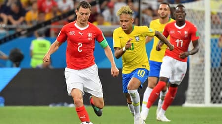 Neymar foi muito perseguido em campo