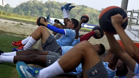 Jogadores do Fluminense fazem trabalho físico