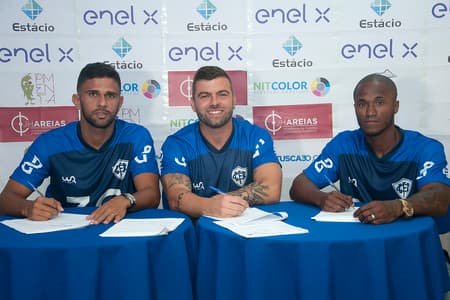 Apresentação de três contratações