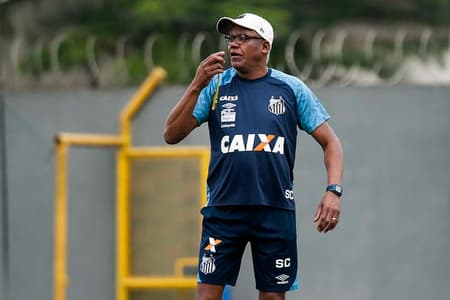 Aos 64 anos, Serginho Chulapa volta a ser usado pelo Santos como treinador interino da equipe