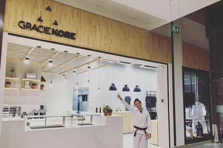 Kyra Gracie vai realizar inauguração da academia Gracie Kore, nesta quinta-feira (2), no Rio (Foto: Reprodução)