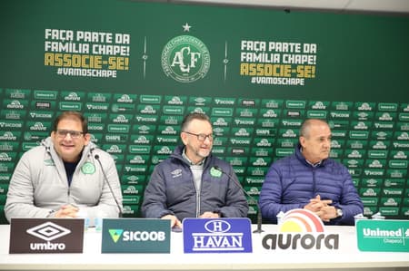 Apresentação de Guto Ferreira