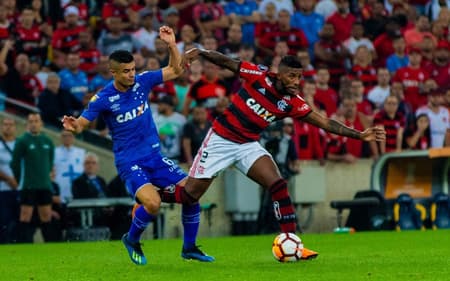 Apesar do Maracanã lotado e o bom momento vivido pelo Flamengo, o rubro-negro saiu com uma derrota de 2 a 0 do Rio de Janeiro nesta quarta-feira, pelo primeiro jogo das oitavas de final da Taça Libertadores, e se complicou na competição internacional. Em uma noite ruim dos comandados de Maurício Barbieri, o L! deu nota aos atletas do clube carioca (Por Matheus Dantas - matheusdantas@lancenet.com.br)