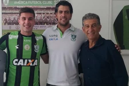 Theo fica no clube até o fim de 2019