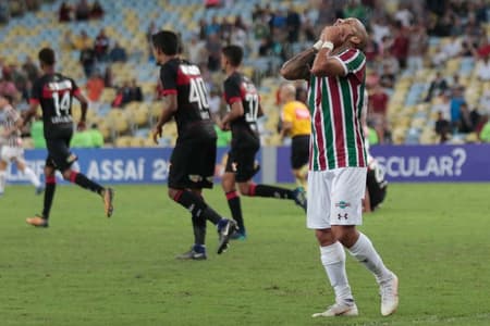 atacante do Fluminense lamentando no jogo de ontem